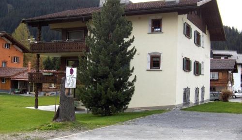 Apartment with Mountain View