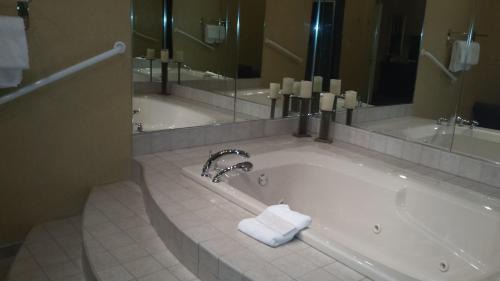 One-Bedroom King Suite