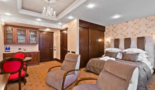 Deluxe Suite with Spa Access 