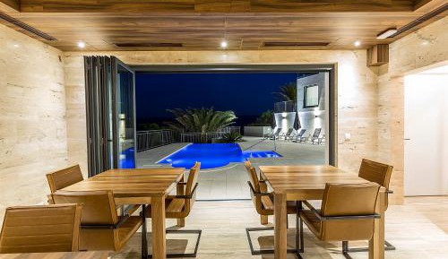 Apartment with Pool View Second Floor