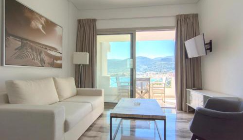 Studio Apartment with Sea View