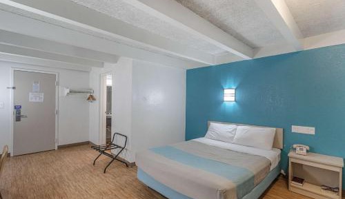 Queen Room - Non-Smoking