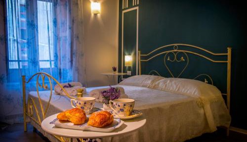Deluxe Room (2 Adults + 1 Child)