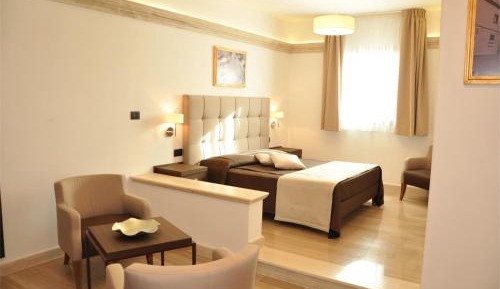 Deluxe Suite with Spa Bath