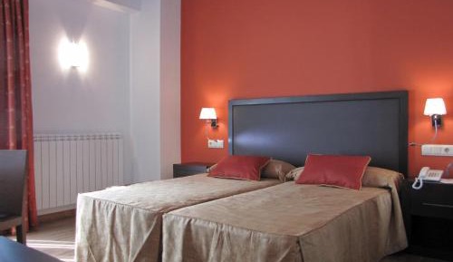 Double or Twin Room with Mountain View