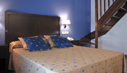 Family Room with Mountain View (2 Adults + 2 Children)