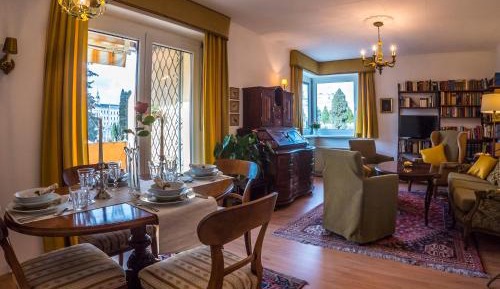 Deluxe Apartment