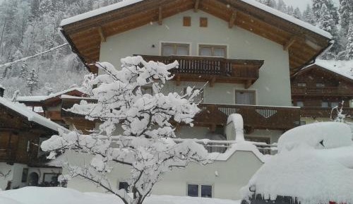 Apartment with Mountain View