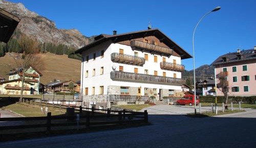 Apartment with Mountain View