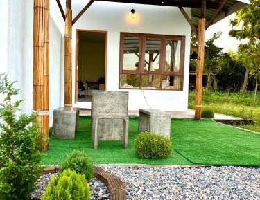 Queen Room with Garden View