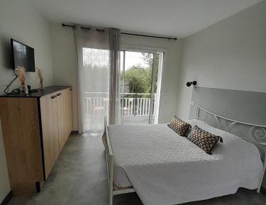 Studio with Mountain View