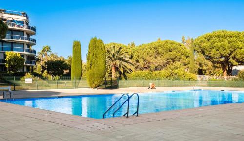 Superior One-Bedroom Apartment with Balcony