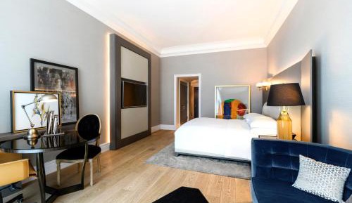 Club King Room with Lounge Access