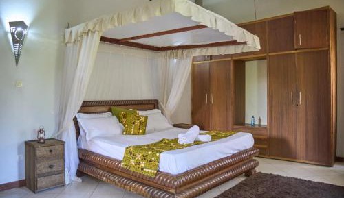 Four-Bedroom Deluxe Home - Oceanfront