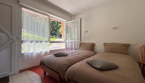 Apartment with Mountain View