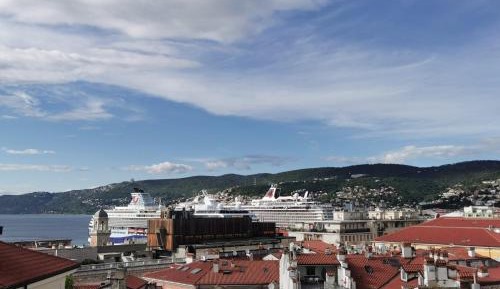 Four-Bedroom Apartment with Balcony 
