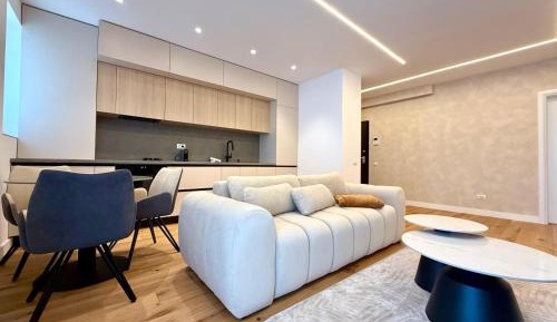 Apartment with Lake View