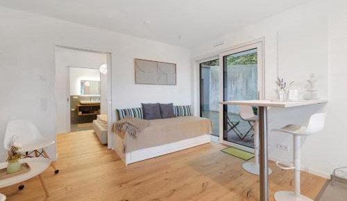 Superior One-Bedroom Apartment