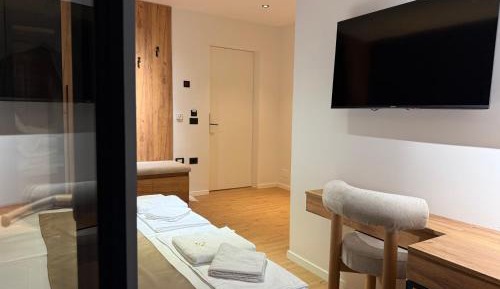 Deluxe Double or Twin Room with Mountain View