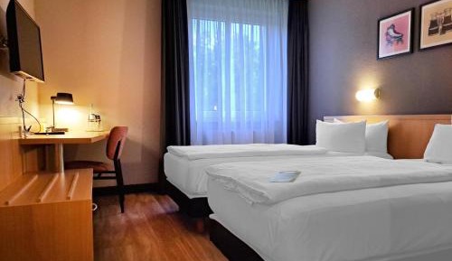 Standard Twin Room with Extra Bed