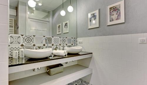 Luxury Three-Bedroom Apartment with Two Bathrooms 192