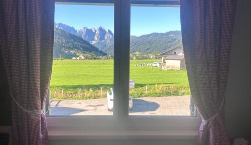 Apartment with Mountain View