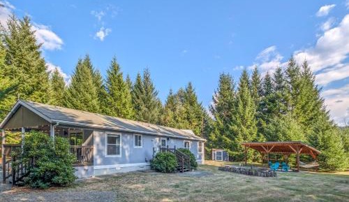 Three-Bedroom Holiday Home 