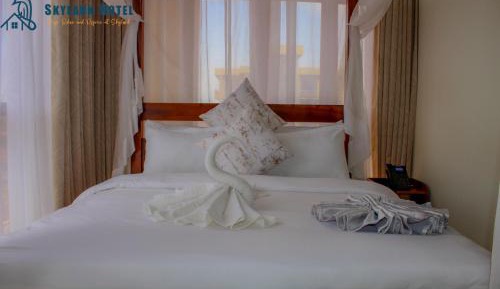 Suite with Mountain View