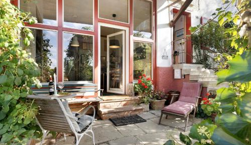 Superior One-Bedroom Apartment