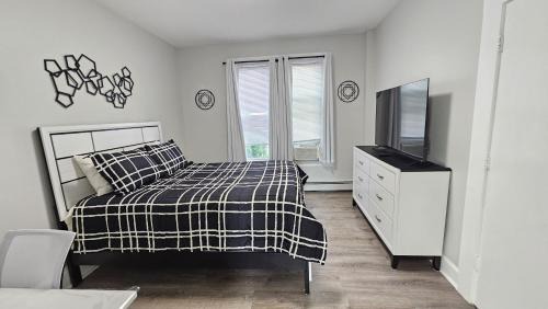 Queen Room with Shared Bathroom