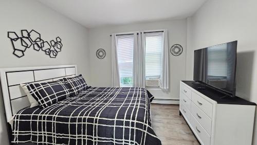 Queen Room with Shared Bathroom