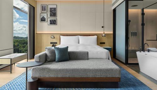 Select King Room with City View - High Floor