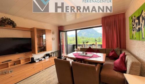 Apartment with Mountain View