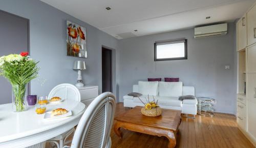 Apartment with Garden View