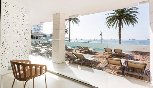 Studio with Sea View and Pool Access