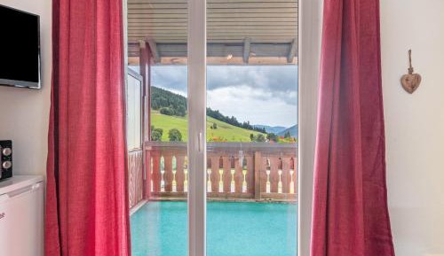 Superior One-Bedroom Apartment with Balcony