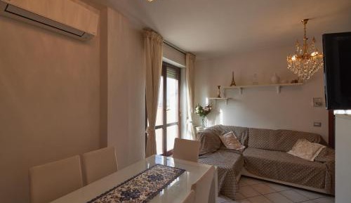 Two-Bedroom Deluxe Apartment with Balcony