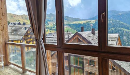 Deluxe One-Bedroom Apartment