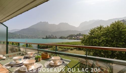 Three-Bedroom Apartment with Lake View