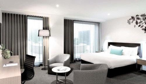 Deluxe King Room with Spa Bath