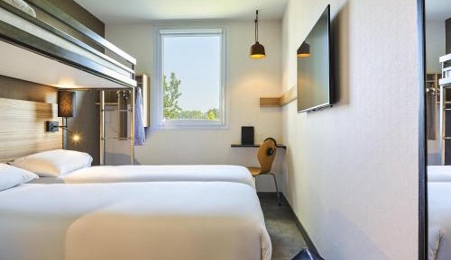 Standard Double Room with One Bunk Bed