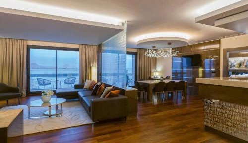 Presidential Suite with Lake View