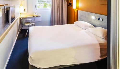 Standard Room with Large Bed