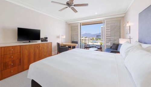 Superior King Room with Spa Bath and City View with one drink voucher