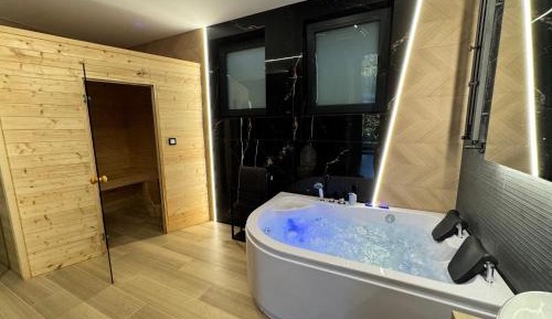 Three-Bedroom Deluxe Apartment