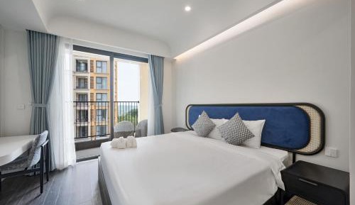 Studio with Balcony