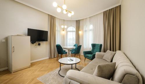 Deluxe One-Bedroom Apartment