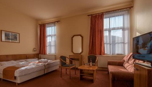 Erzsebet-wing street view with adjustable sofa