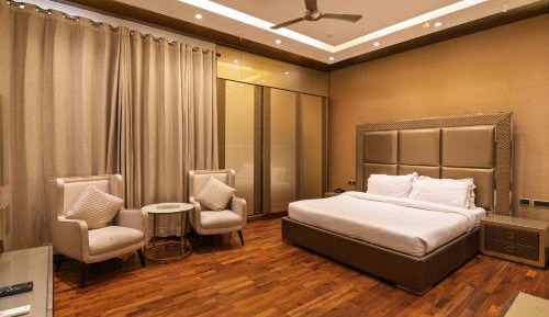 Three-Bedroom Apartment with Balcony