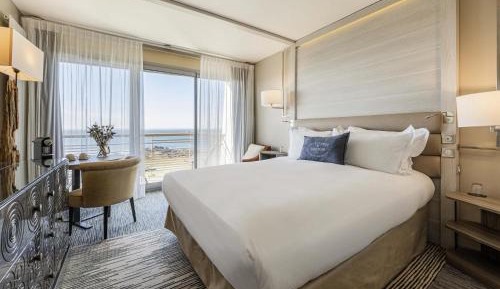 Superior Twin Room with Balcony - Facing The Sea